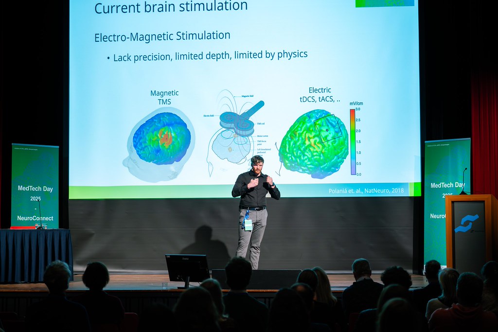 Martin Wimmers on stage at MedTechDay 2025, in front of the audience